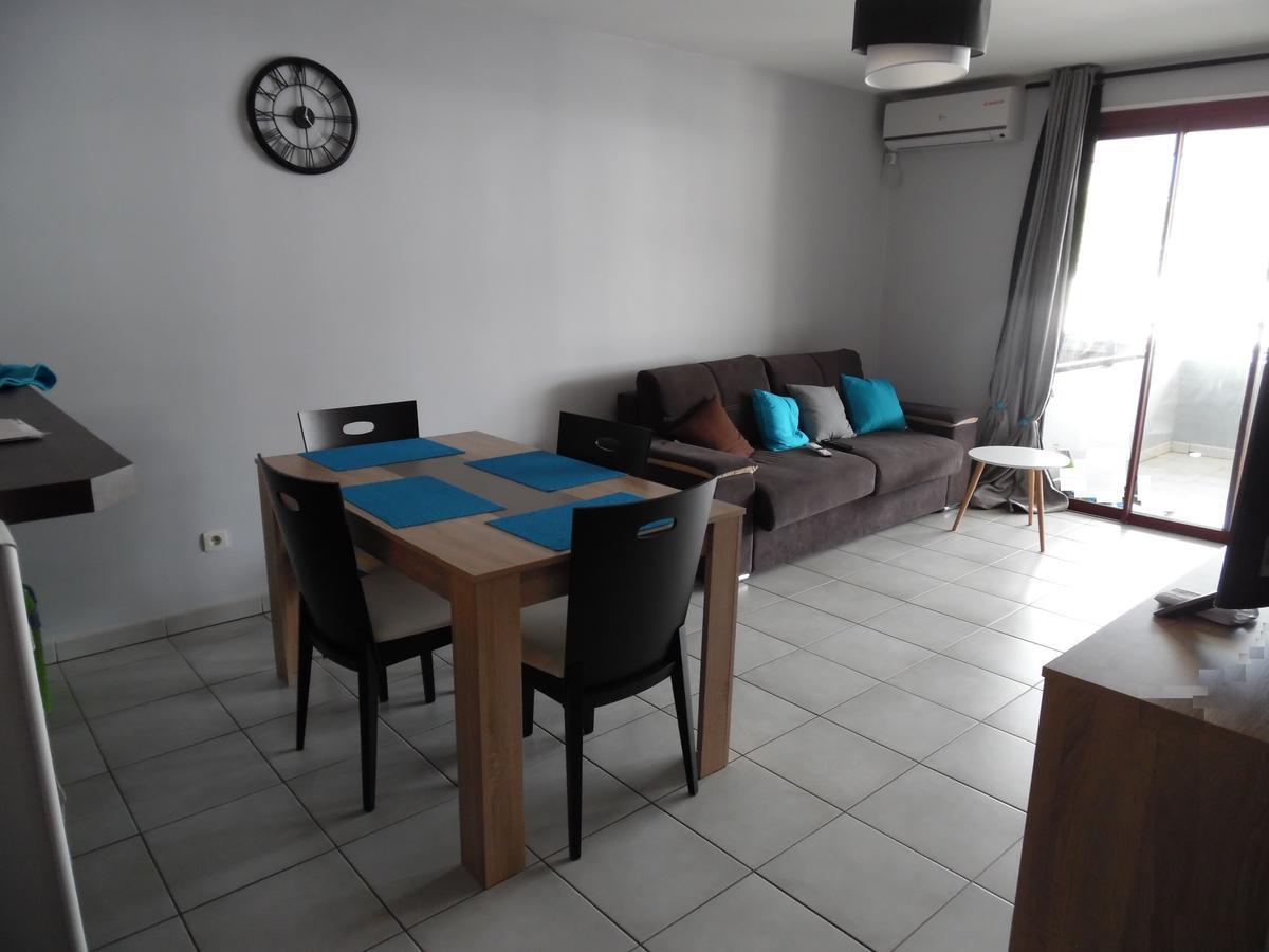 Airport Appart Sainte-Clotilde Екстериор снимка